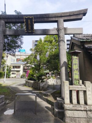 江島杉山神社入口