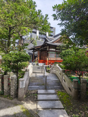 江島杉山神社の境内2