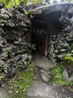 江島杉山神社の岩窟